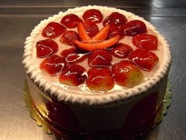 4-6 Kişilik Yaş Pasta - Çilek ve Şık Sunum pasta